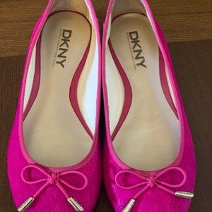 DKNY pink calf hair ballet flats EUC size 7 (EU 37.5)